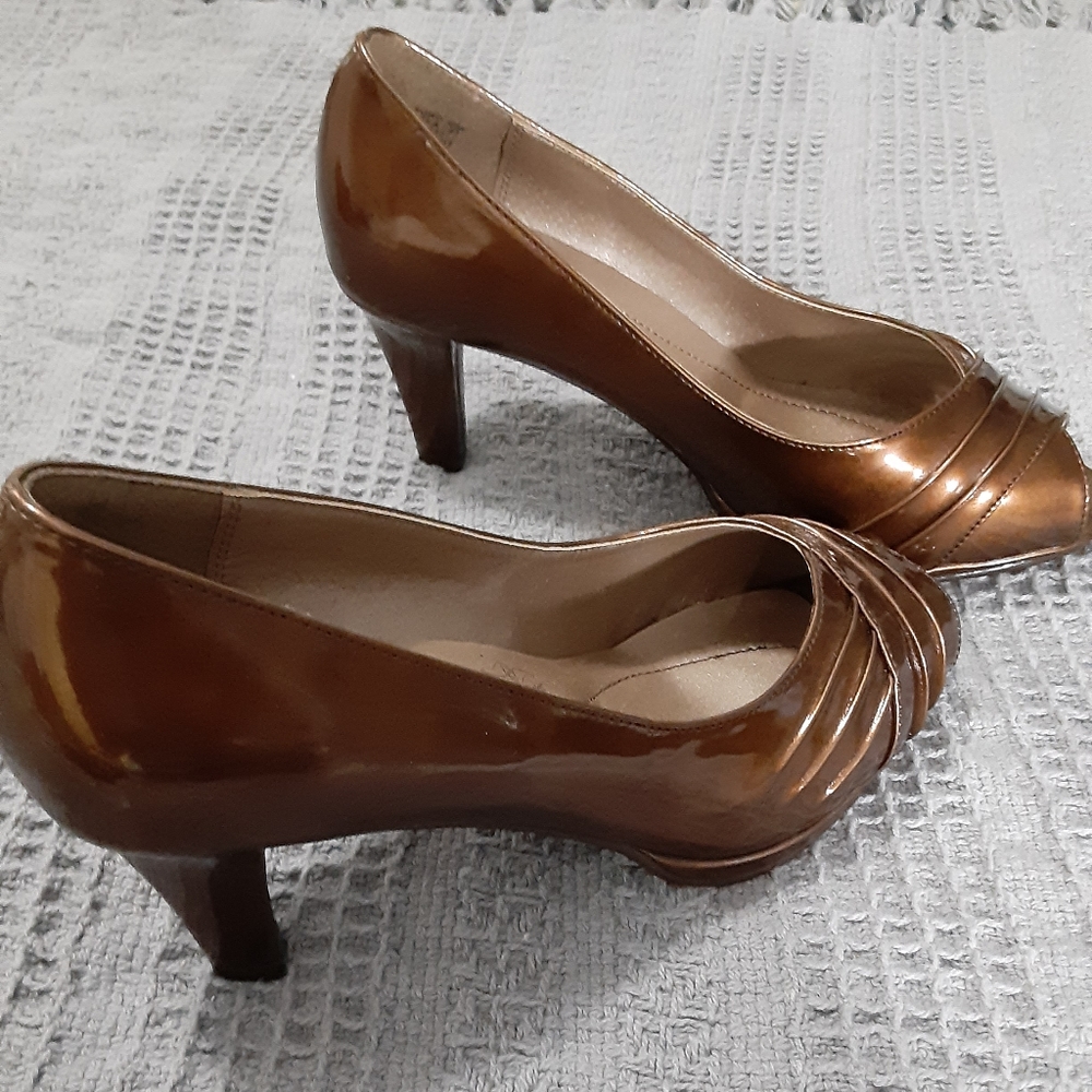 Soft Style Pumps - Picture 6 of 7